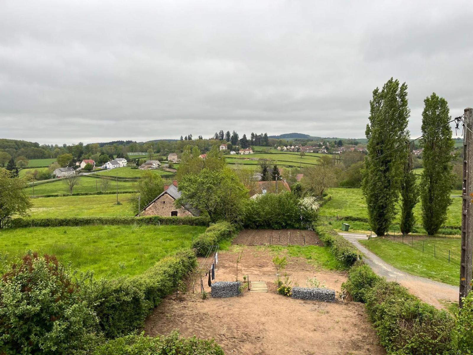 Domaine Du Pavillon Gite 15 Personnes Issy-l'Eveque Exterior photo