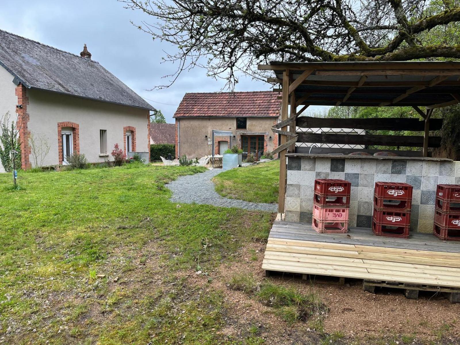 Domaine Du Pavillon Gite 15 Personnes Issy-l'Eveque Exterior photo
